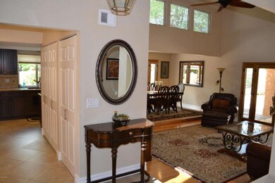 910 E Becker Ln, Phoenix, AZ 85020 - photo 2