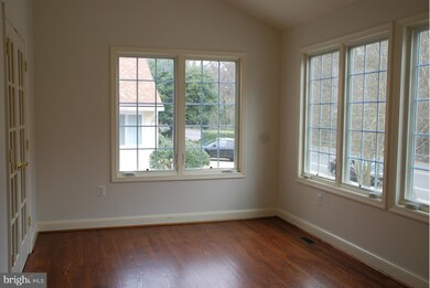 500 W Taylor Run Pkwy, Alexandria, VA 22314 - photo 2