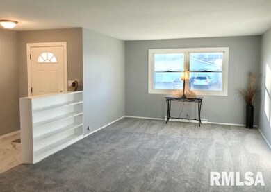 1131 Meadow Lane Dr, Bettendorf, IA 52722 - photo 3