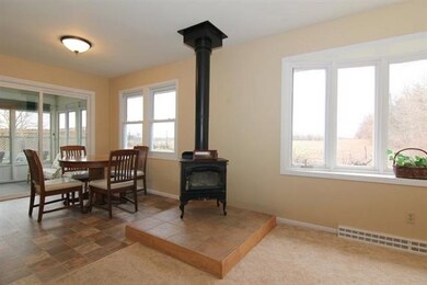 208 Hilltop Cir, Brooklyn, WI 53521 - photo 5