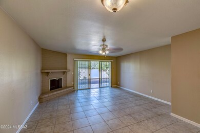 7827 E 4th St__035