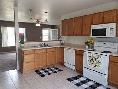 2750 O Ave NW unit B, Cedar Rapids, IA 52405 - photo 4