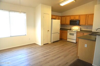 Kitchen & Eating Area