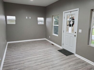 204 W Poplar St, Johnson City, TN 37604 - photo 5