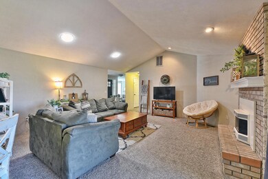 2423 Meadow Creek Dr, Medford, OR 97504 - photo 3