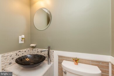 6413 Old Scotts Ct, Springfield, VA 22152 - photo 4