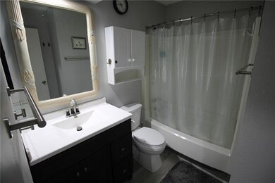 8020 Colony Ln, Lenexa, KS 66215 - photo 7