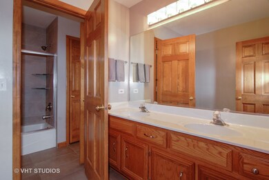 1081 Weston Cir unit 4, Batavia, IL 60510 - photo 2