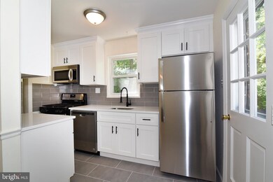 2261 Sweetbriar Dr, Alexandria, VA 22307 - photo 3