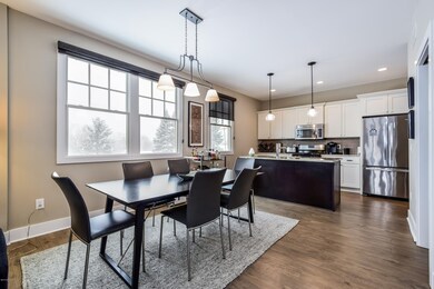 005-photo-dining-room-6721756