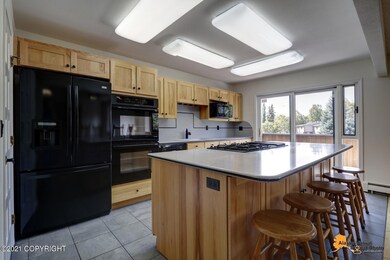 Kitchen w/Breakfast Bar