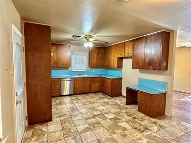 304 Line Dr, Gainesville, TX 76240 - photo 6