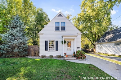 132 Graceland St NE, Grand Rapids, MI 49505 - photo 2