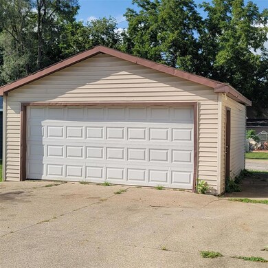 2322 Guthrie Ave, Des Moines, IA 50317 - photo 3