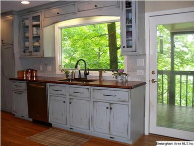 Gourmet Kitchen was installed 2012 with new cabine