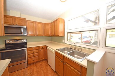 1533 SW 23rd Park, Topeka, KS 66611 - photo 4