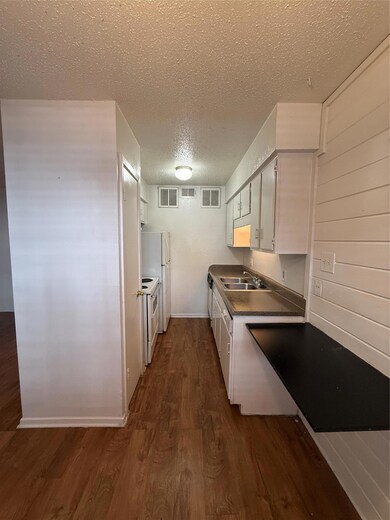 2704 Salado St unit 106, Austin, TX 78705 - photo 5