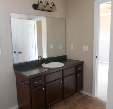2619 e loren 024