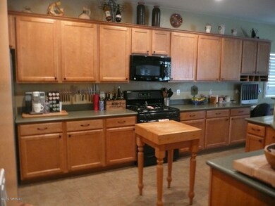 Lots of cabinets!!