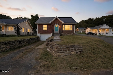 279 Chapel St, Weber City, VA 24290 - photo 2