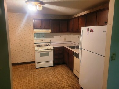 1285 Lawrence St unit 8, Lowell, MA 01852 - photo 3