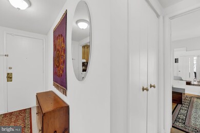 120 Cross Keys Rd unit R120E, Baltimore, MD 21210 - photo 3