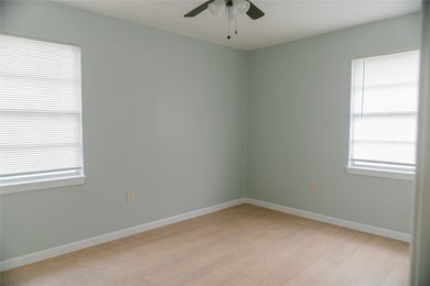 9015 Vinearbor St, Houston, AL 77033 - photo 5