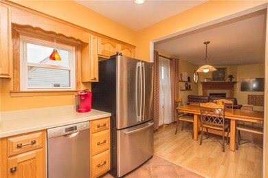 Stainless appliances.