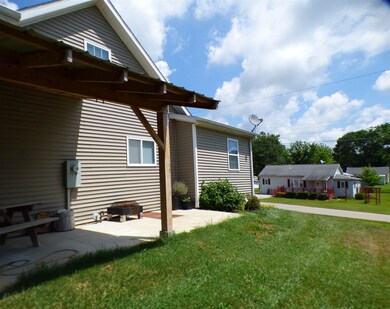 208 Cedar St, Loogootee, IN 47553 - photo 3