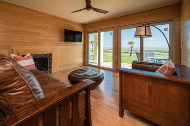 Forever Bay views Living room