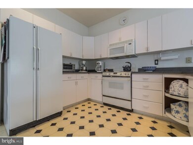 928 Delmont Dr, Wynnewood, PA 19096 - photo 4