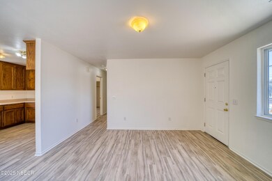 504 Robert Ct-6