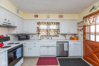 560 Barnett Ct, Whiteland, IN 46184 - photo 6