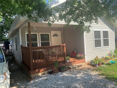 704 S Catherine St, Walhalla, SC 29691 - photo 2