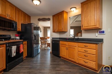 3903 SW 40th Terrace, Topeka, KS 66610 - photo 7