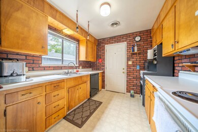 2895 Robert Ct-9