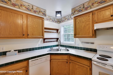 960 Effort Neola Rd, Stroudsburg, PA 18360 - photo 6