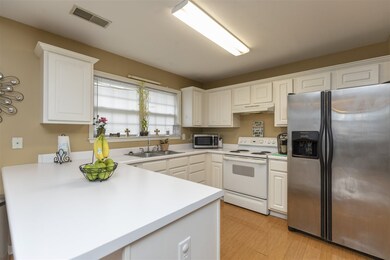 118 Flagstone Ln, Calera, AL 35040 - photo 2