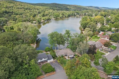 31 Lakeshore Dr, Oakland, NJ 07436 - photo 2