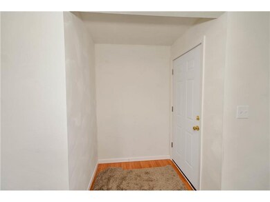 Entry/Foyer.