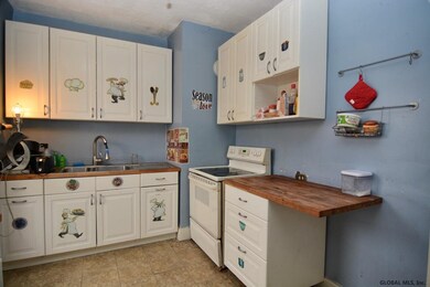 17 Rawson St, Albany, NY 12206 - photo 3