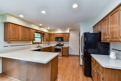 1122 Wintergreen Ct, Batavia, IL 60510 - photo 2