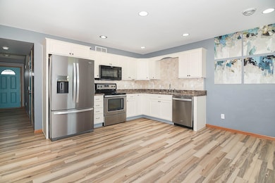 1982 Golden Eagle Dr, Dubuque, IA 52001 - photo 4