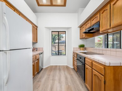 2048 Maple St-10