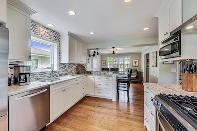 848 S Mitchell Ave, Elmhurst, IL 60126 - photo 6