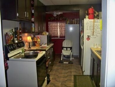 723 S Main St, Hugoton, KS 67951 - photo 4