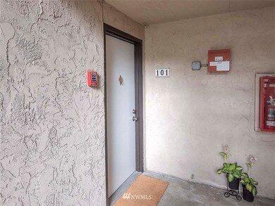 8614 238th St SW unit 101, Edmonds, WA 98026 - photo 2