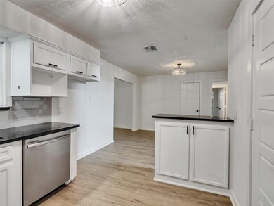 5627 Southbrook Dr, Houston, TX 77033 - photo 6