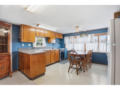 205 W Heintz St unit 708, Molalla, OR 97038 - photo 4