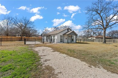601 Eagle Dr, Eddy, TX 76524 - photo 2